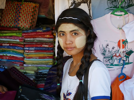 Birmaneza dezbracata