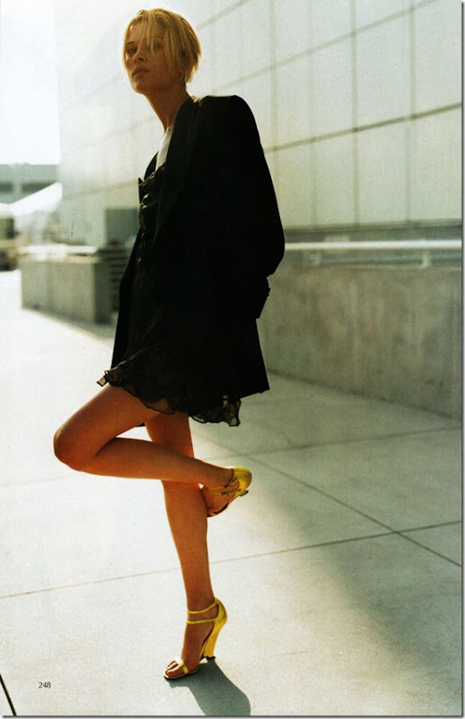 vogue-us-feb2001-7
