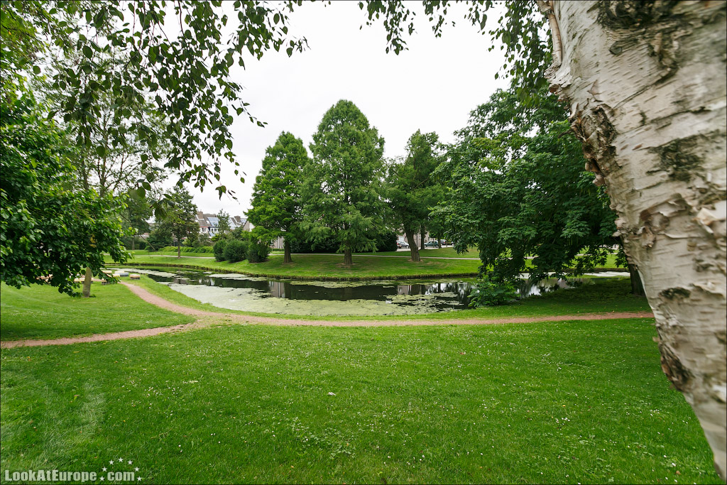 LookAtEurope.com - Фотогалоп по Европе. Чехия, Германия, Голландия.  Дома шары в голландском городе Хертогенбош | Holland, Bolwoningen Houses of Hertogenbosch