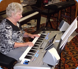 Barbara Powell playing the Yamaha Tyros 4