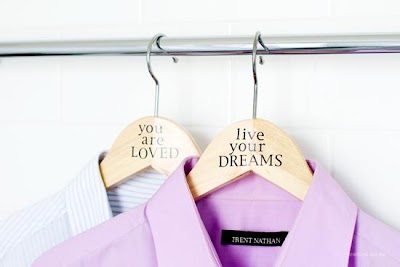 Vía www.poppytalk.com, DIY para crear tus propias perchas con mucha peronalidad