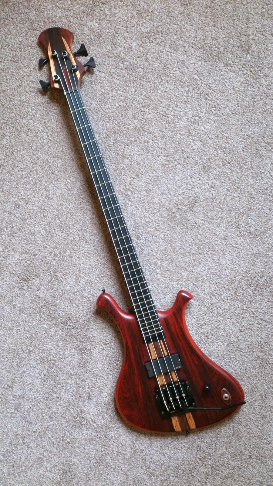 Everson Guitars Short scale tremolo bass