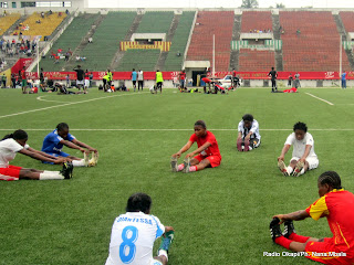 Des joueuses de l'équipe nationale congolaise (RDC) féminine de football sénoir, au cours d'une séance d'entrainements au stade Tata Raphaël à Kinshasa, le 21/12/2011. Radio OKapi/Ph. Nana Mbala