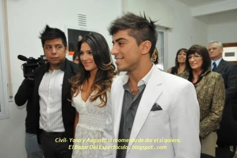 Civil- Yana y Augusto al momento de dar el si quiero..JPG