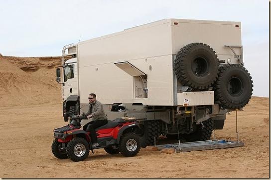 Traverser le désert en camion UNICAT TGA 6 × 6 (1)