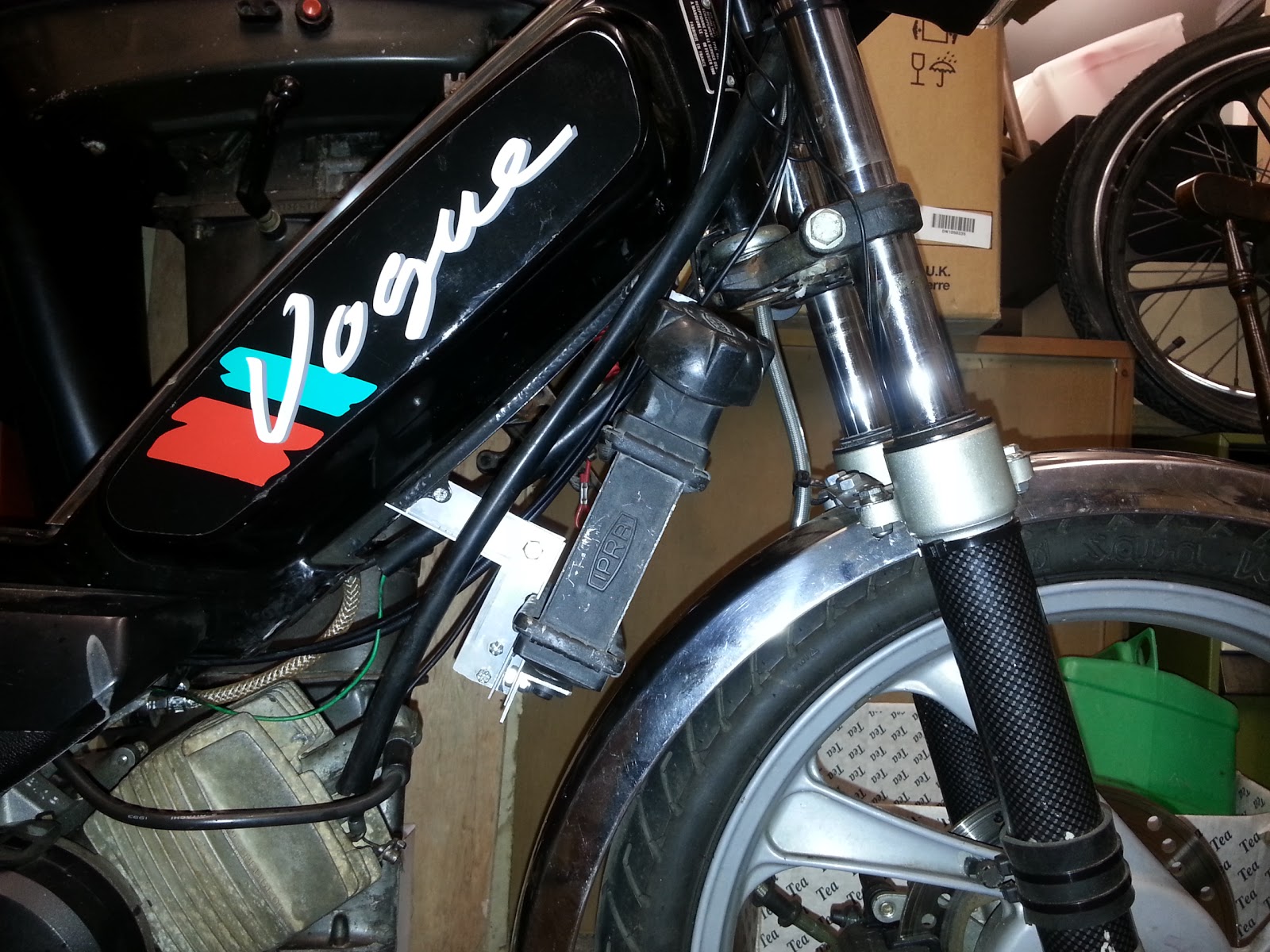Mopeds at dawn: Peugeot Vogue radiator mount