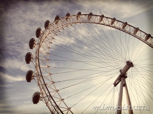 Another shot of the London Eye. Yeah, I took a million shots of it :P