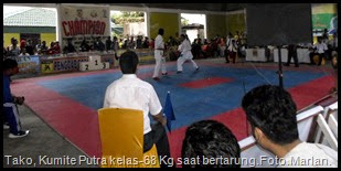 Tako, Kumite Putra kelas-68 Kg saat bertarung.Foto.Marlan.