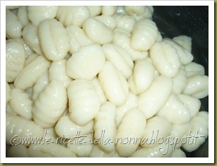 Gnocchi di patate senza glutine con porro, prosciutto crudo, erba cipollina e parmigiano (8)