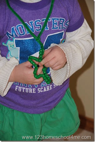 St. Patrick's Day 4 Leaf Clover Bead Necklace for Preschoolers St. Patrick's Day 4 Leaf Clover Bead Necklace for Preschoolers