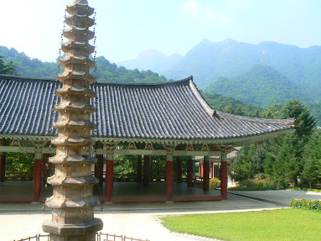 Obiective turistice Coreea de Nord: templu budist in Coreea de Nord