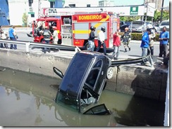 carro no canal