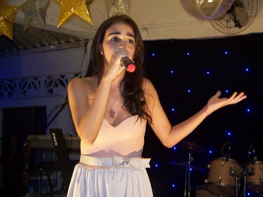 [FERNANDA%2520AZEVEDO%252C%2520ESPERAN%25C3%2587A%2520DE%2520AREIA%2520BRANCA%2520CONQUISTAR%2520A%2520MAIS%2520BELA%2520VOZ%255B3%255D%255B3%255D.jpg]