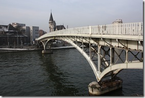 La Passerelle qui relie le quartier d'Outremeuse à la "Ville".