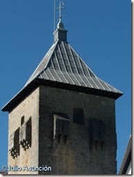 Torre campanario de la iglesia de la Virgen de Roncesvalles