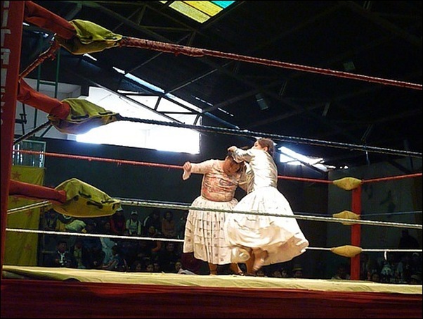cholitas luchadoras.cholitas-wrestling-bolivia