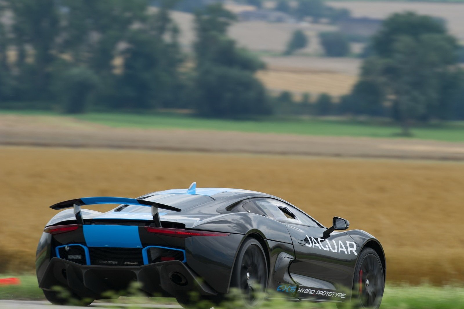 [Jaguar-C-X75-8%255B2%255D.jpg]