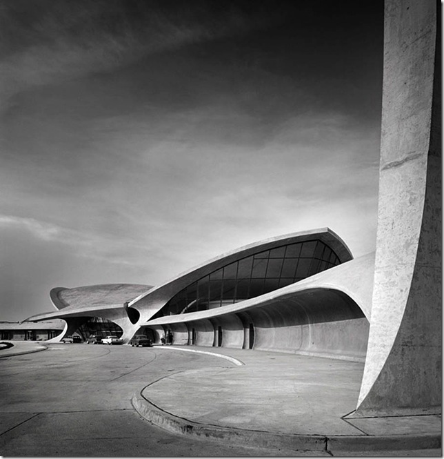 Ezra Stoller_TWA Terminal at Idlewild (now JFK) Airport, Eero Saarinen, New York, NY, 1962 2
