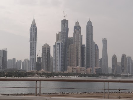Dubai Marina vazuta de pe Palm