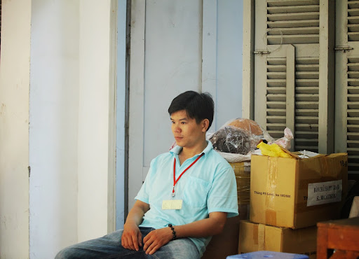 Hơi buồn... ngủ sau một đêm trực văn phòng giúp đỡ các thí sinh