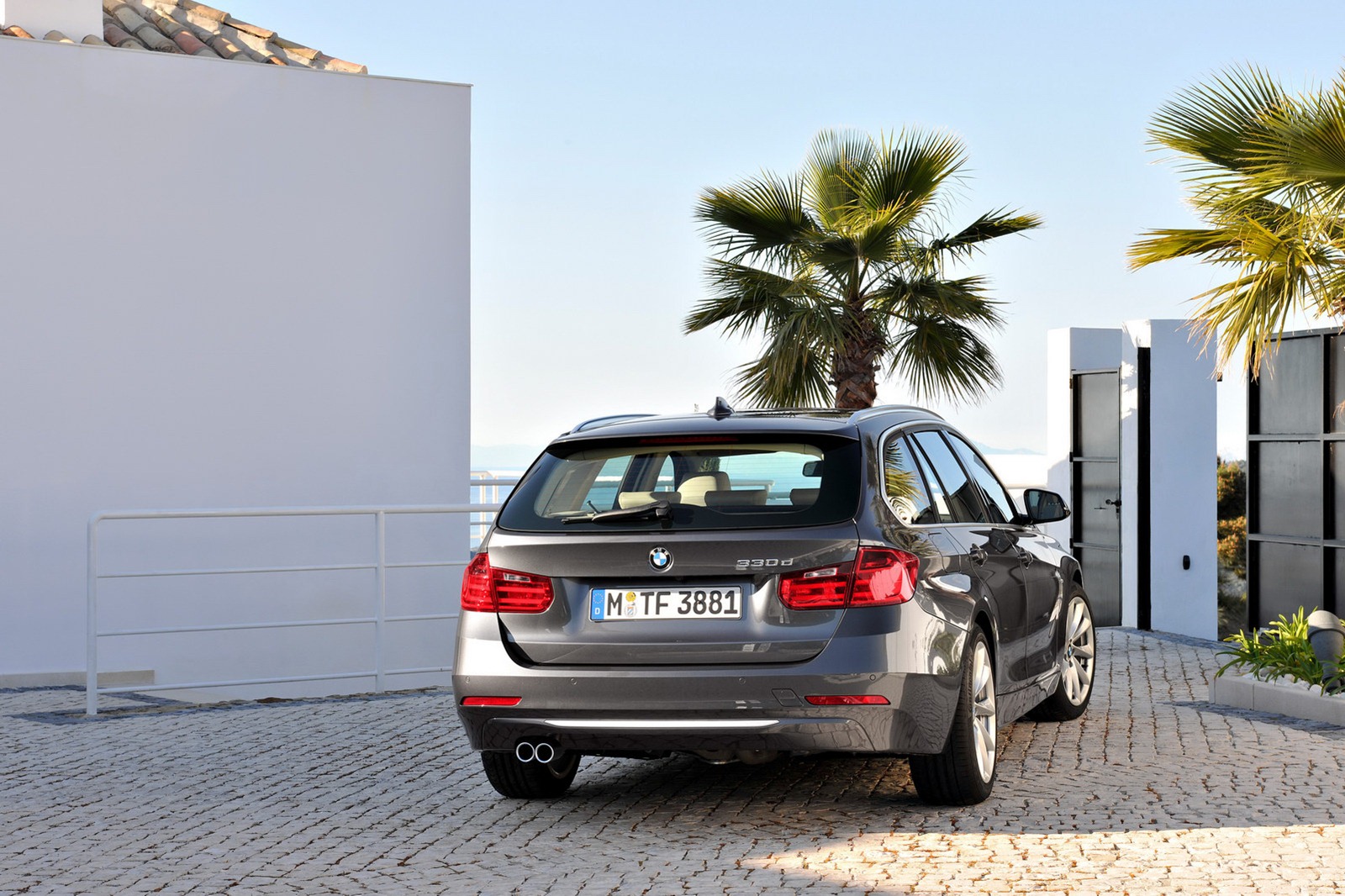 [2013-BMW-3-Series-Touring-4%255B2%255D.jpg]