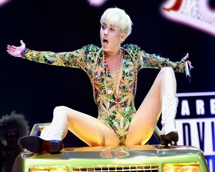 [Miley%2520Cyrus%2520pussy-%25202014%2520Bangerz%2520Tour%2520Weird%2520Photos%2520%25288%2529%255B57%255D.jpg]