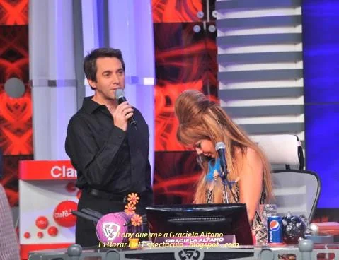 Tony duerme a Graciela Alfano.JPG