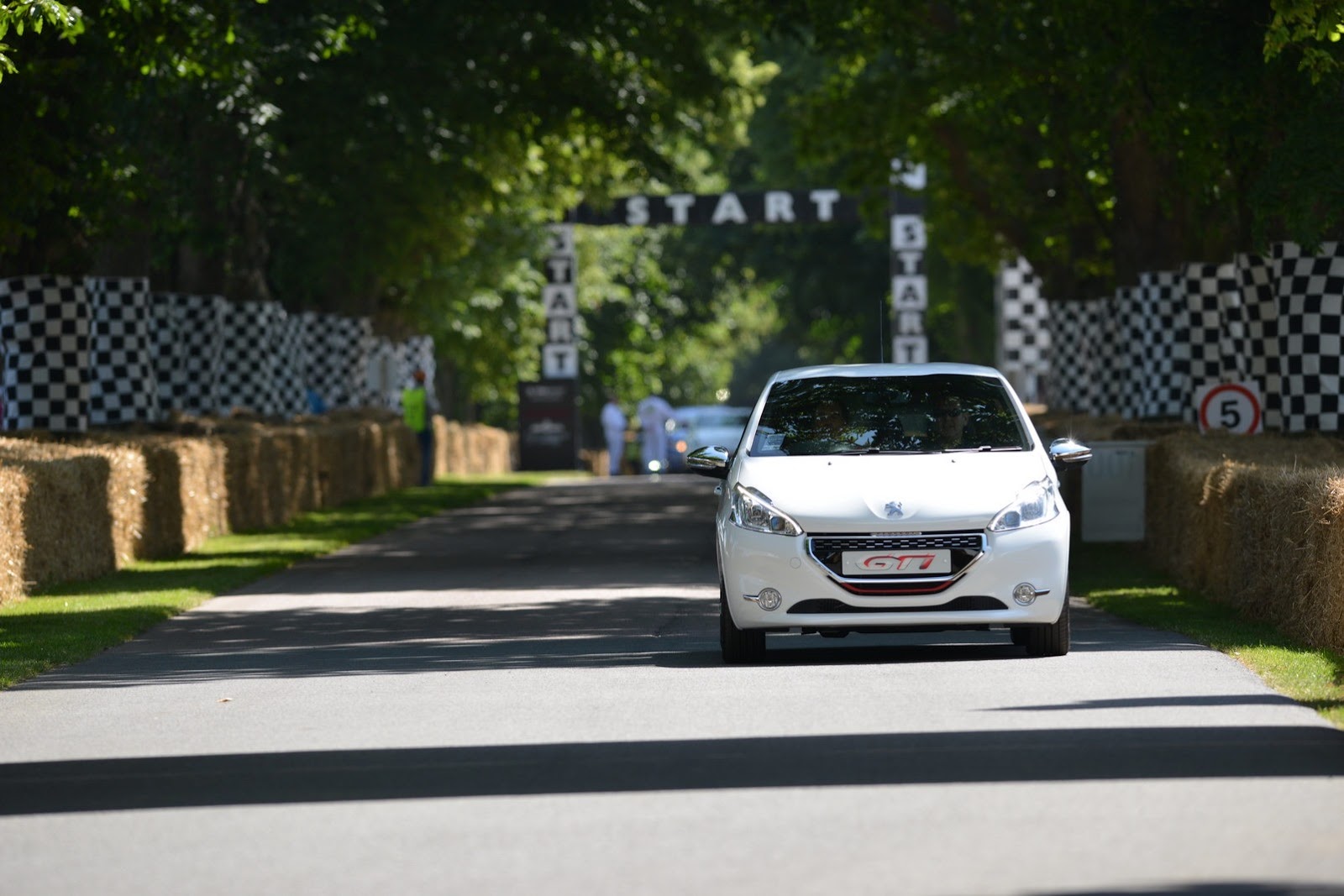 [Peugeot-208-GTi-3%255B2%255D.jpg]