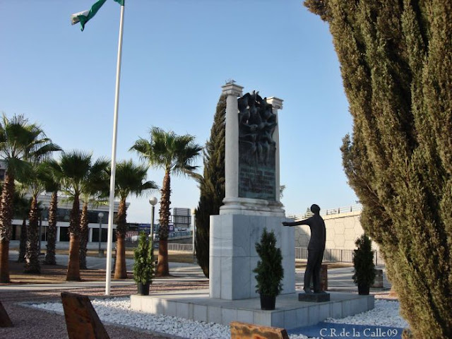 Monumento a Blas Infante en el KM.4 de la carretera de Carmona. 10-8-09