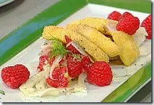 Persico in crosta di polenta con insalatina di finocchi e lamponi