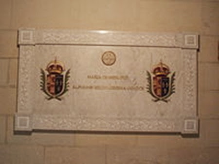 Sepultura de la reina María de las Mercedes en la Catedral de Madrid.