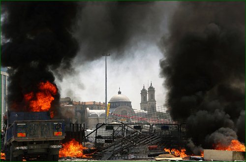 Турецкая полиция разгоняет протестующих