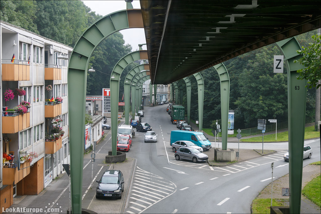 LookAtEurope.com: Евротур. Вупператаль город Энгельса и подвесной железной дороги швебебан