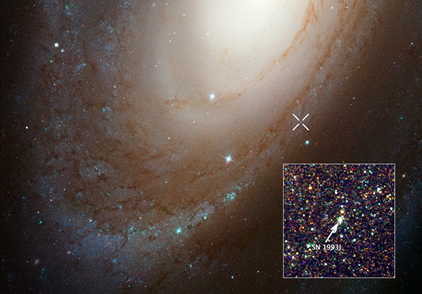 supernova SN 1993J dentro da galáxia espiral M81