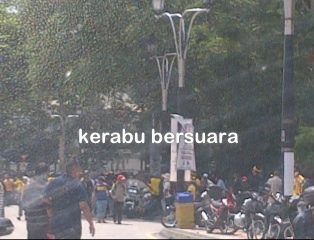 Live Bersih 3.0. Keadaan di depan Masjid Negara.