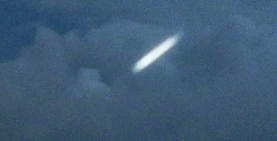 Turista pode ter fotografado cilindro UFO sobre o mar de Aruba