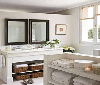 Decoración de Baños tonos blancos elegantes - Diseño Vip