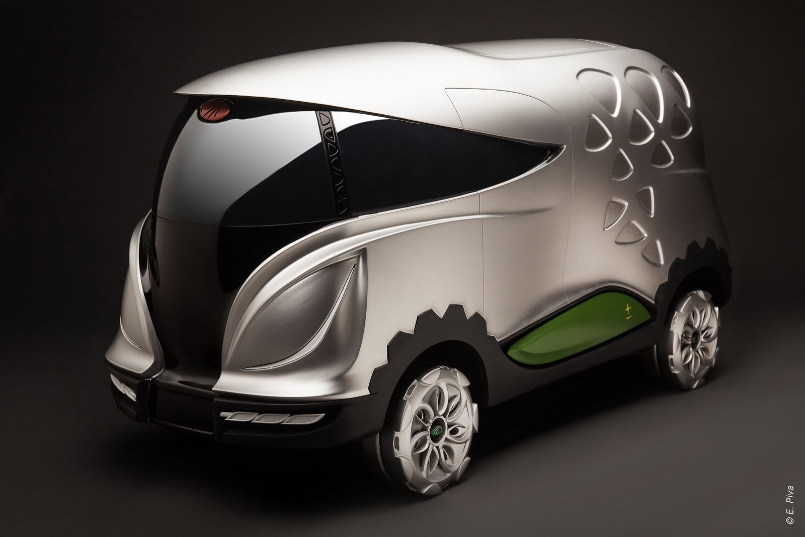 [MAHINDRA%2520SHROOM2_.jpg%255B3%255D.jpg]