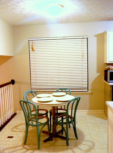 kitchen table and bentwood chairs4