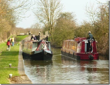 4 passing lady in red atherstone bottom lock