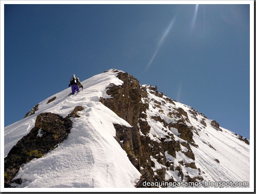 Arista NO y Descenso Cara Oeste con esquís (Pico de Arriel 2822m, Arremoulit, Pirineos) (Omar) 0778