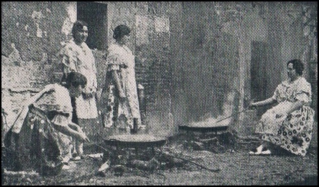 Preparando la paella. 1933