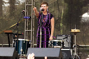 tUnE-yArDs