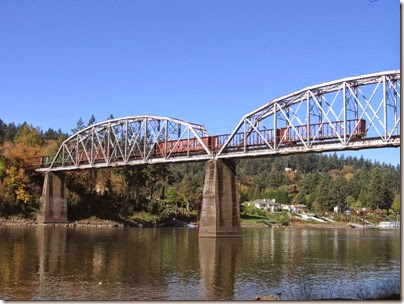 IMG_9184 Lake Oswego Railroad Bridge at River Villa Park in Milwaukie, Oregon on October 23, 2007