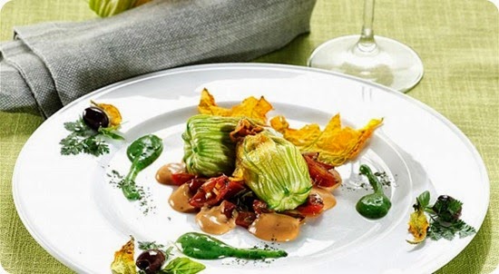Fiori di zucca ripieni con ricotta di bufala Fiori di zucca ripieni con ricotta di bufala