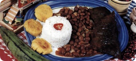 cucina ecuadoriana_arroz con menestra e carne