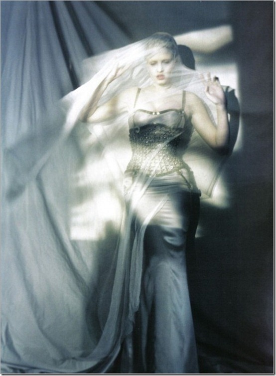 vogue_it_2010_11