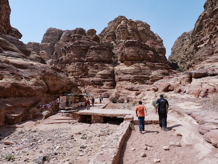 Obiective turistice Petra: Drumul spre Manastire.