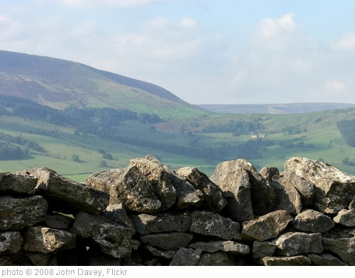 'Wall and hills, Lancashire, 2008' photo (c) 2008, John Davey - license: http://creativecommons.org/licenses/by-nd/2.0/