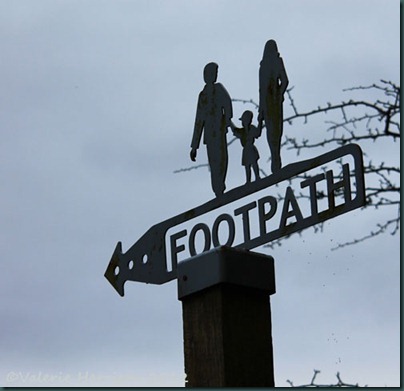 12-footpath-sign